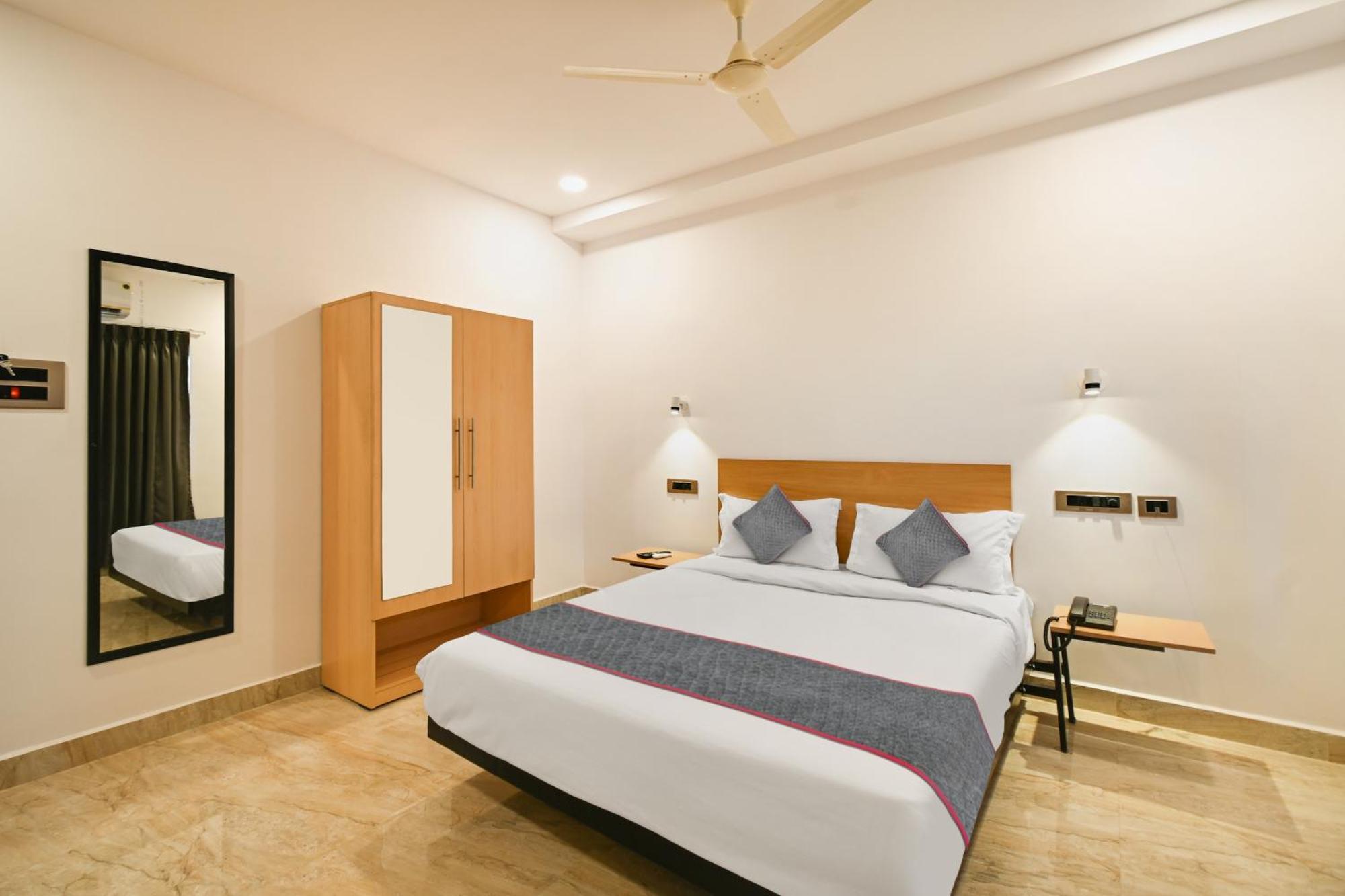Super Townhouse De Alphabet Karmanghat Hyderabad Exterior photo