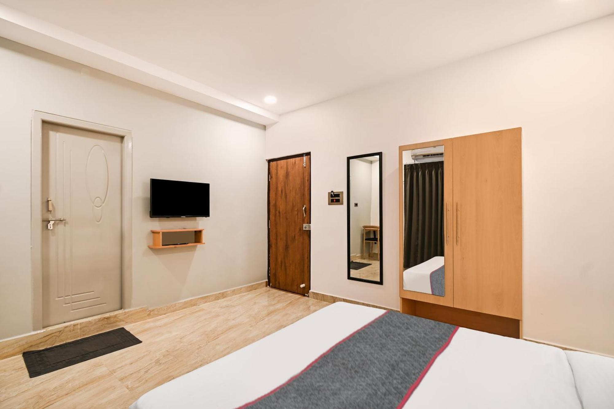 Super Townhouse De Alphabet Karmanghat Hyderabad Exterior photo